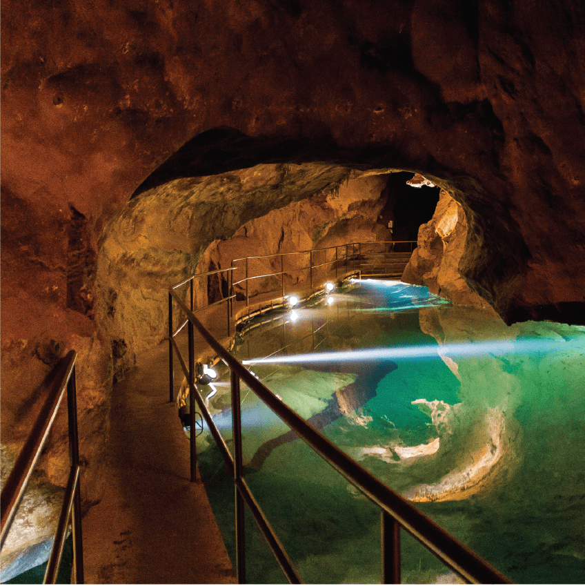 A water pool in River Cave at the Jenolan Caves, Australia.