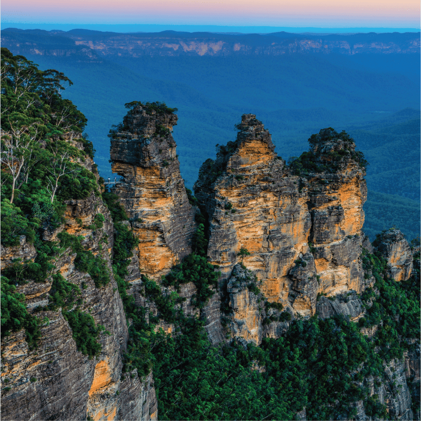 Amazing Australian landscape and Three Sisters rock formation in the Blue Mountains at sunset